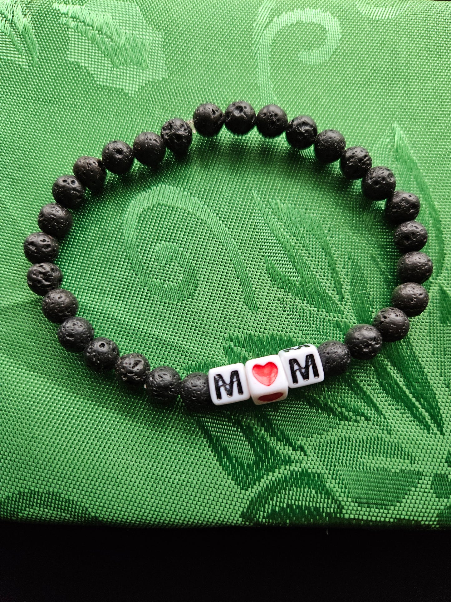 Mom Heart Beaded Bracelet