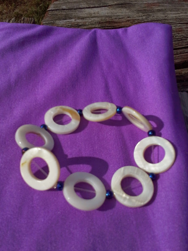 Shell Circle Bracelet