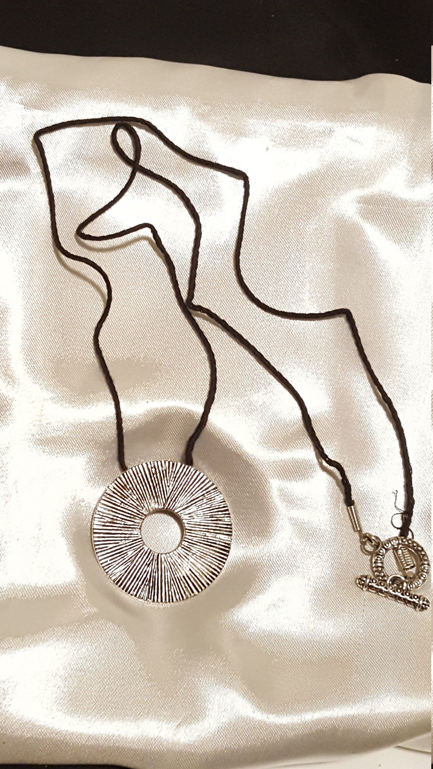 RIdged Circle Necklace