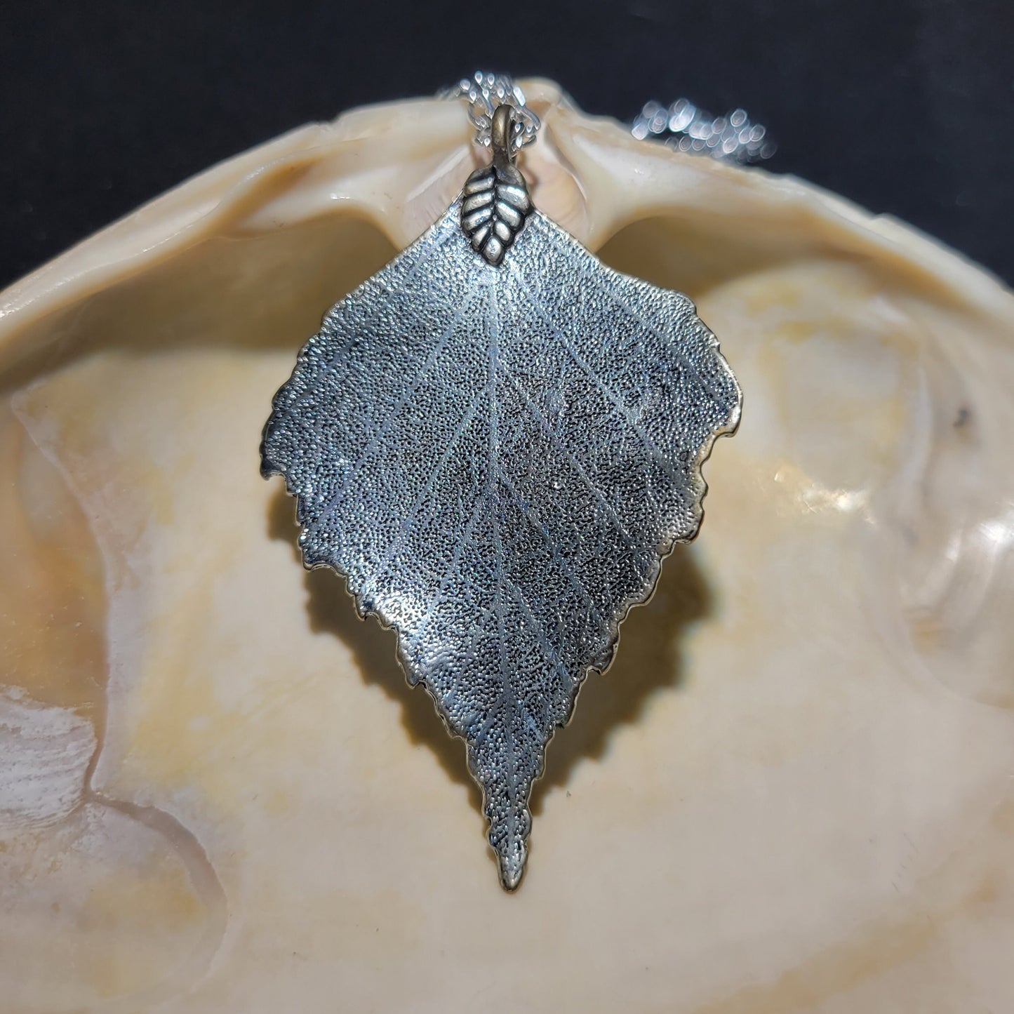Leaf Pendant Necklace