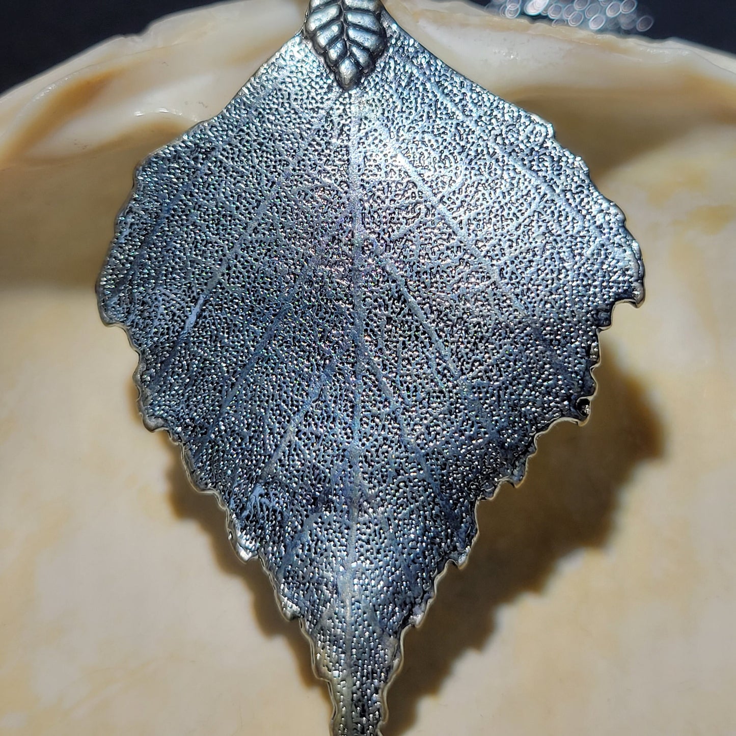 Leaf Pendant Necklace