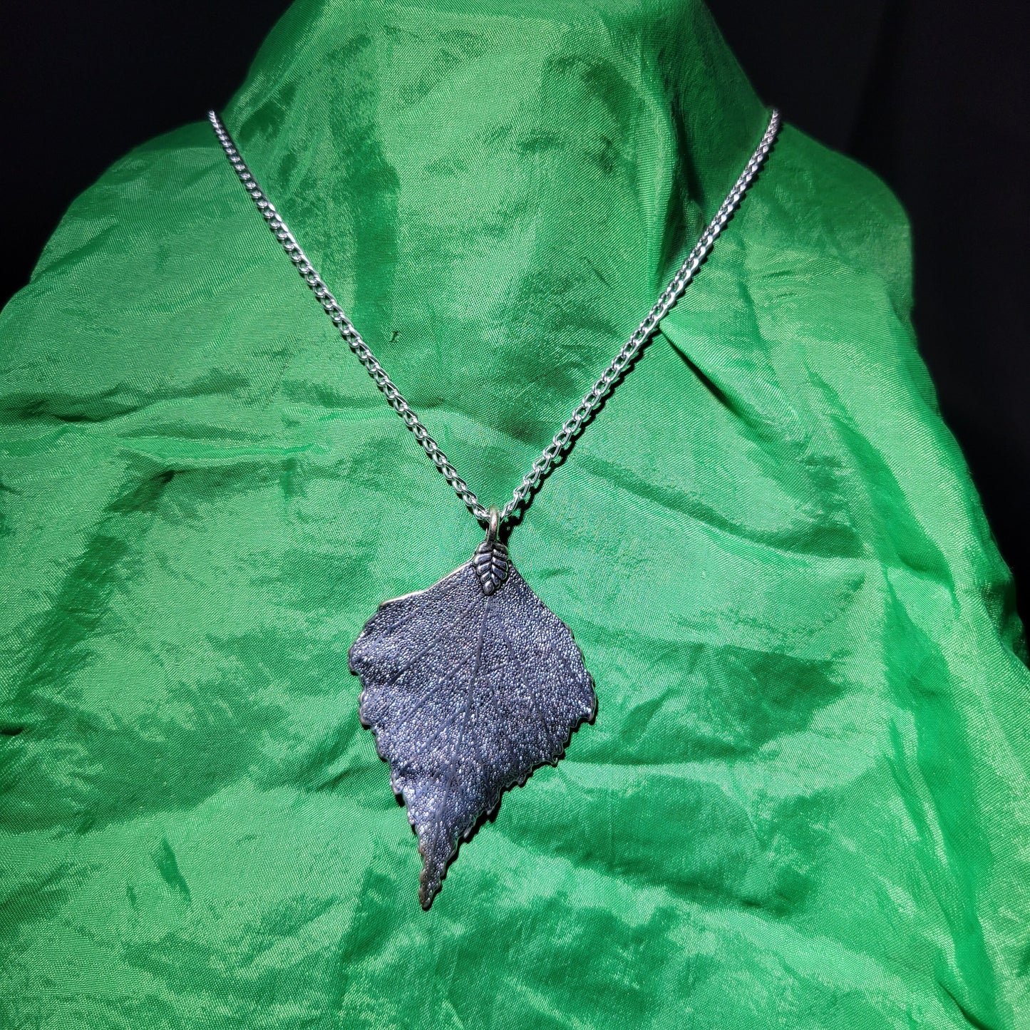 Leaf Pendant Necklace
