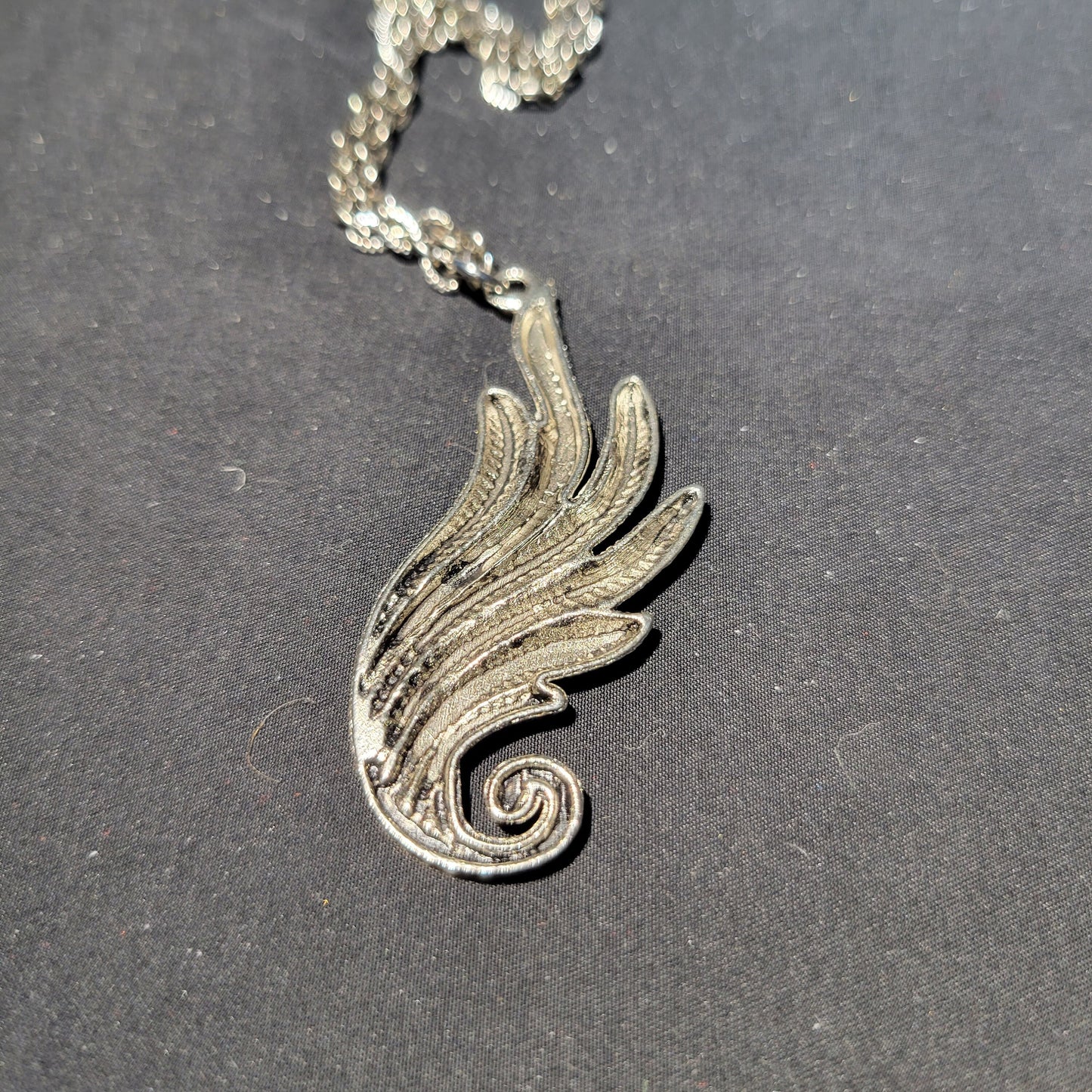 Scrollwork pendant necklace