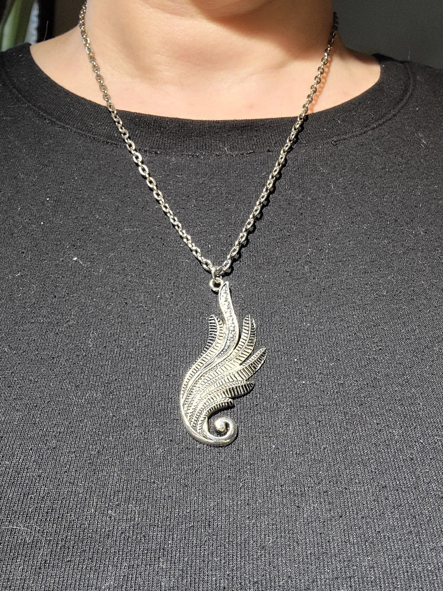 Scrollwork pendant necklace