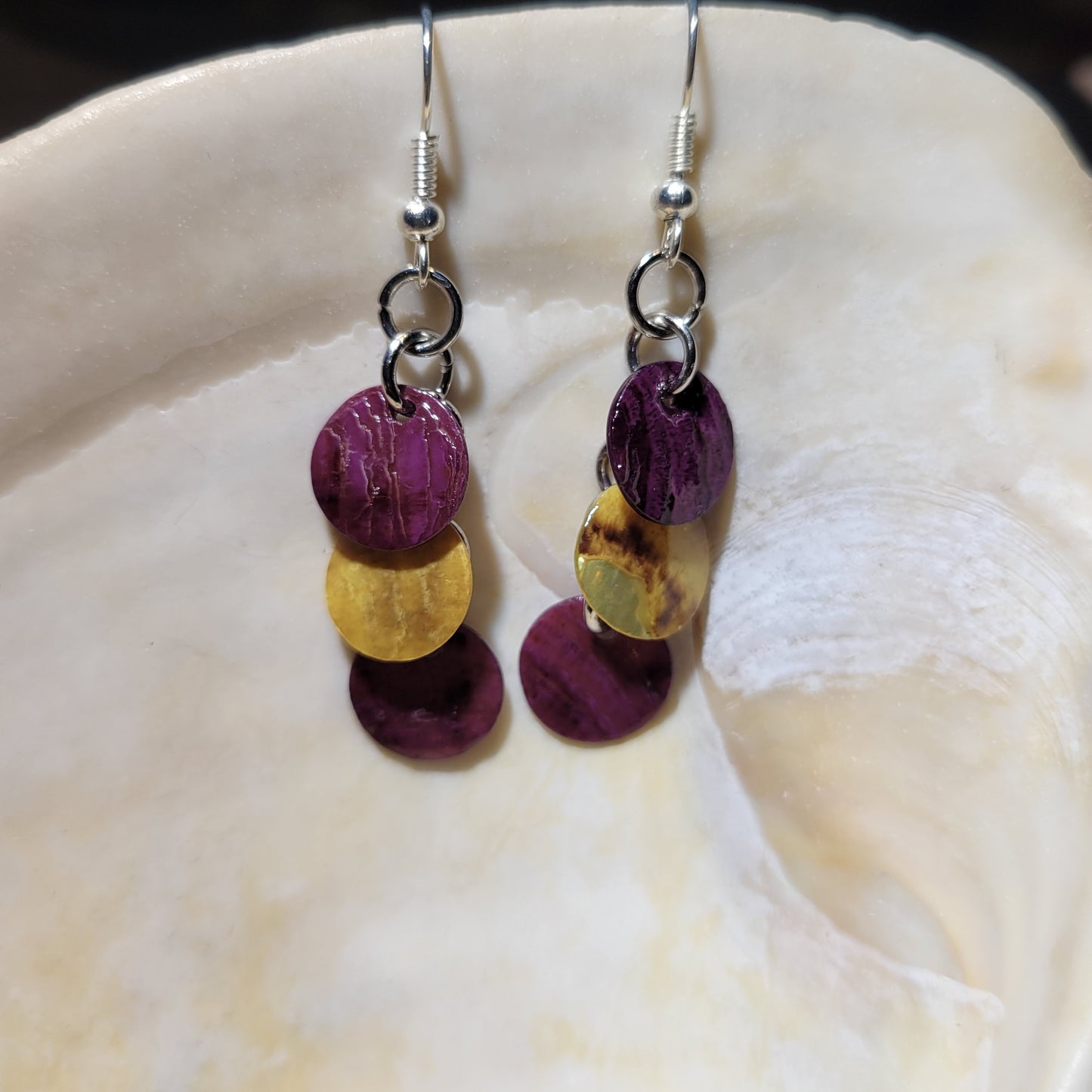 Dangle Shell Disc Earrings
