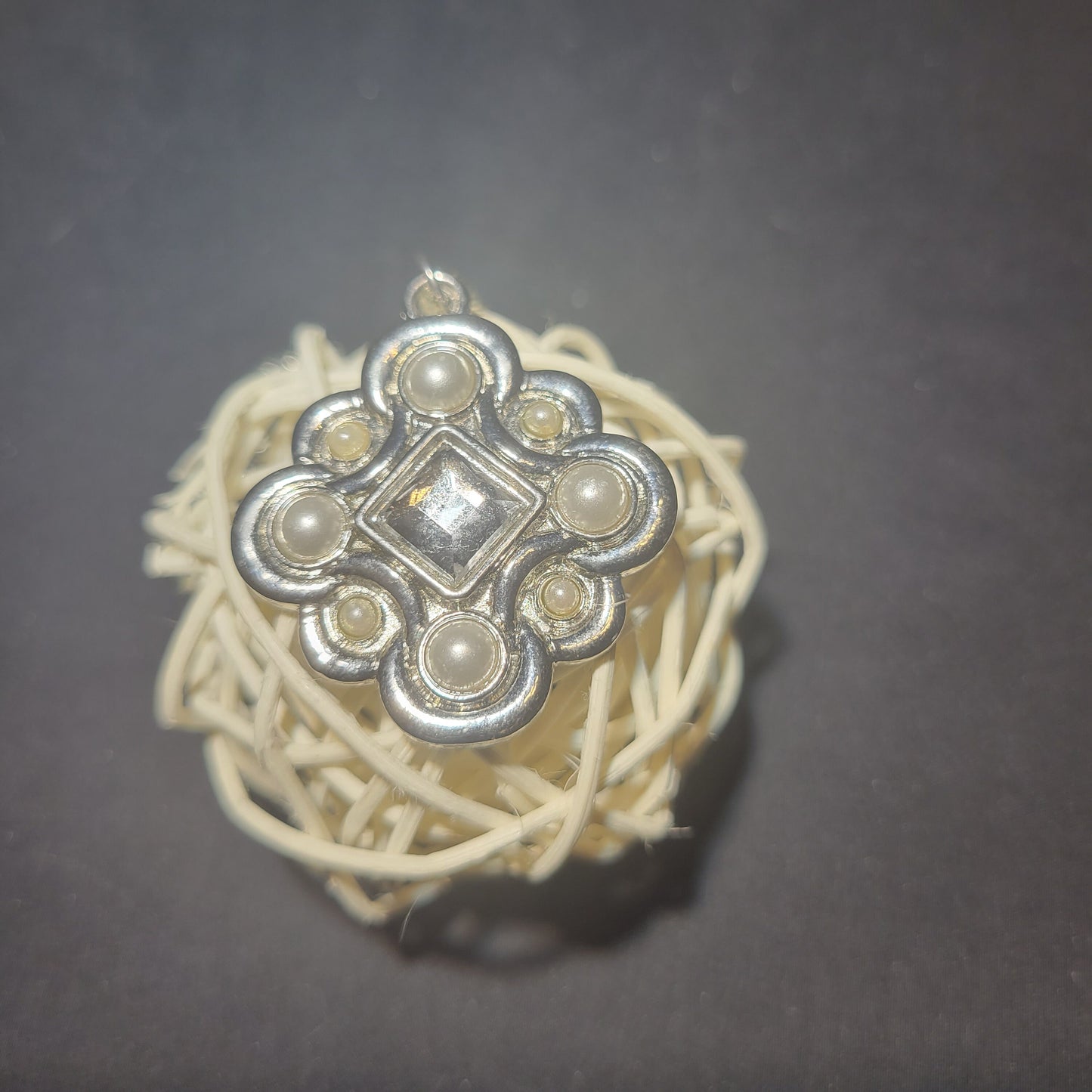 Pearl and glass pendant necklace