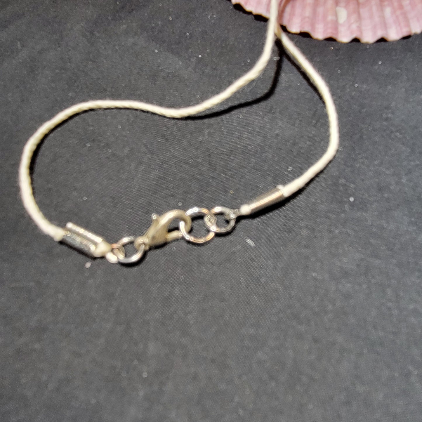 Leaves and arrows pendant necklace