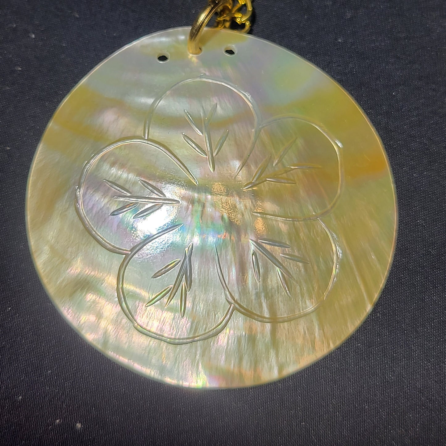 Flower shell necklace