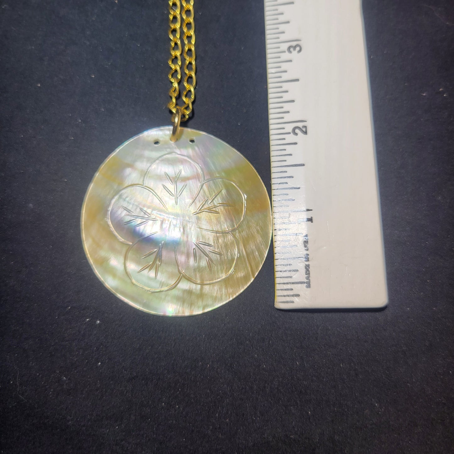 Flower shell necklace