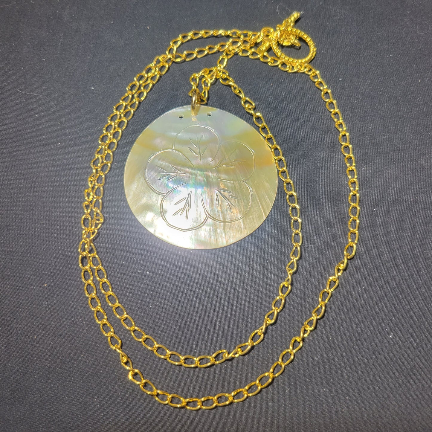 Flower shell necklace