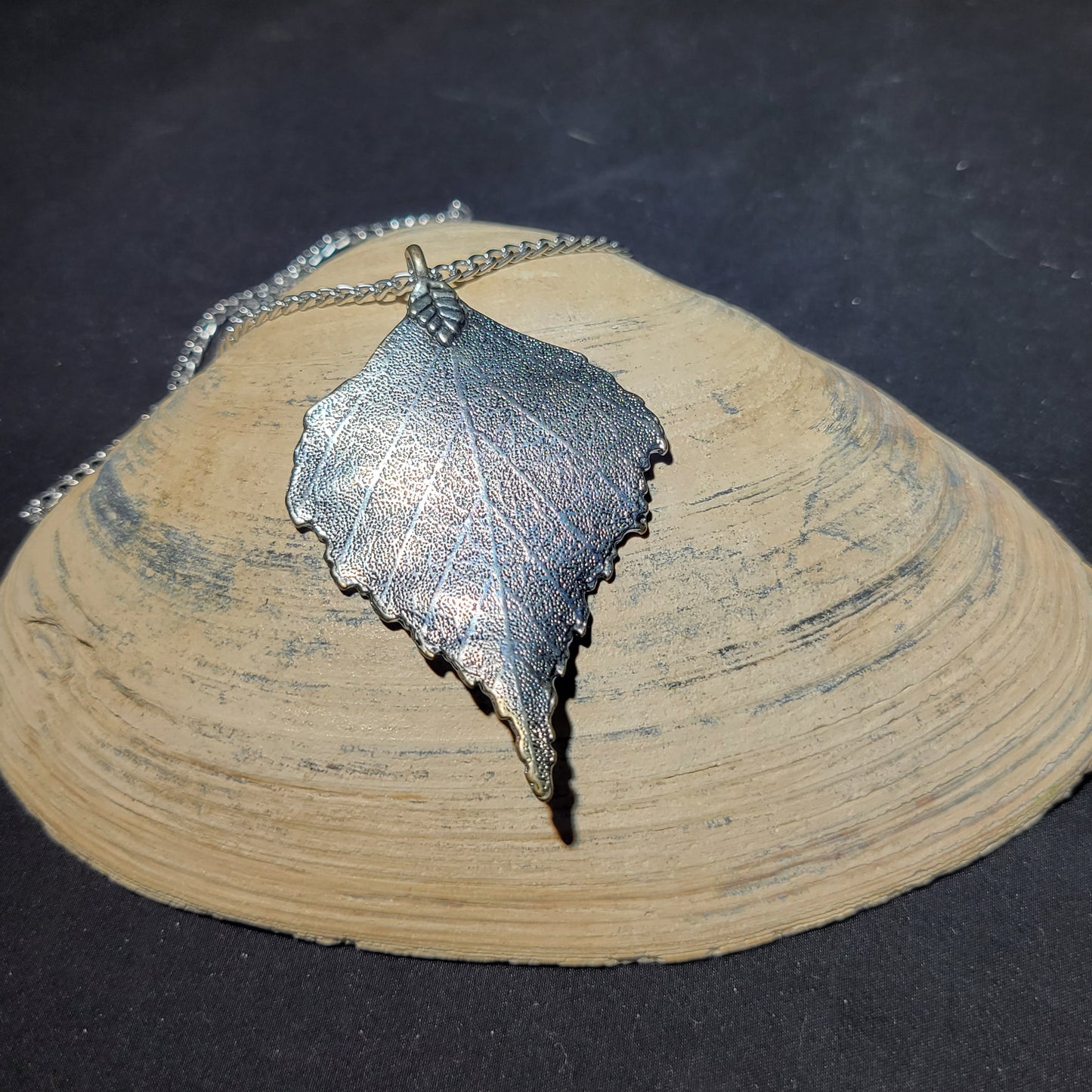 Leaf Pendant Necklace