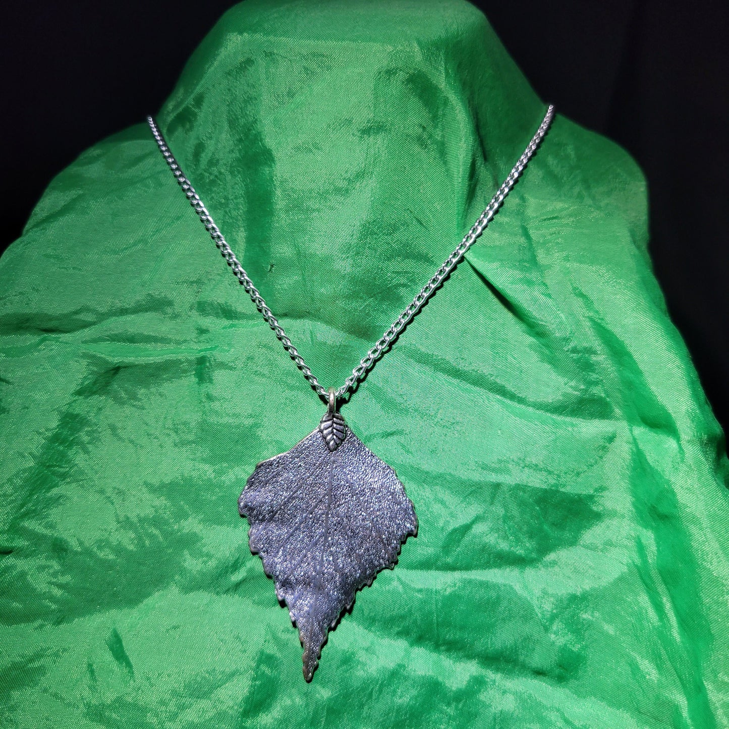 Leaf Pendant Necklace