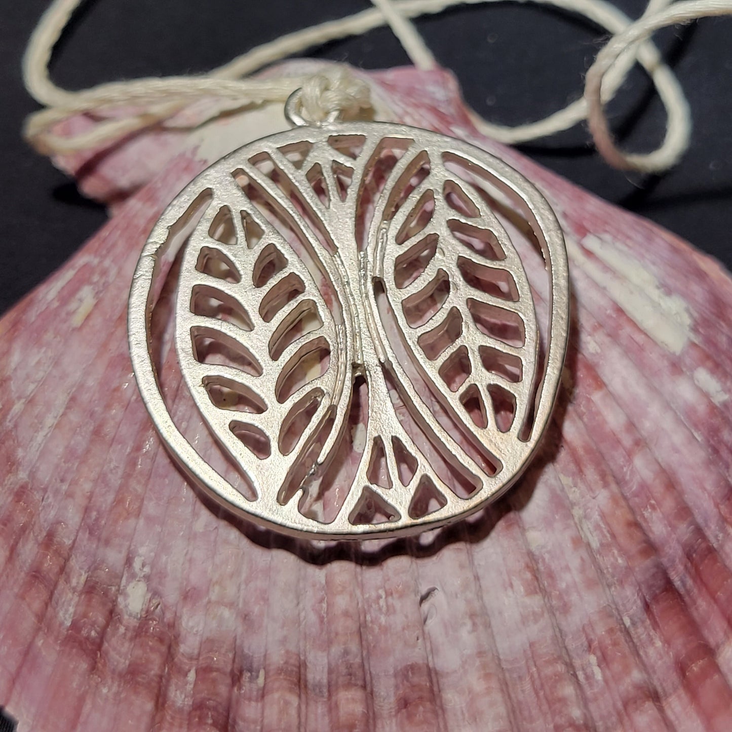 Leaves and arrows pendant necklace