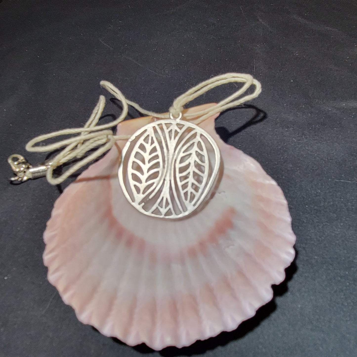 Leaves and arrows pendant necklace