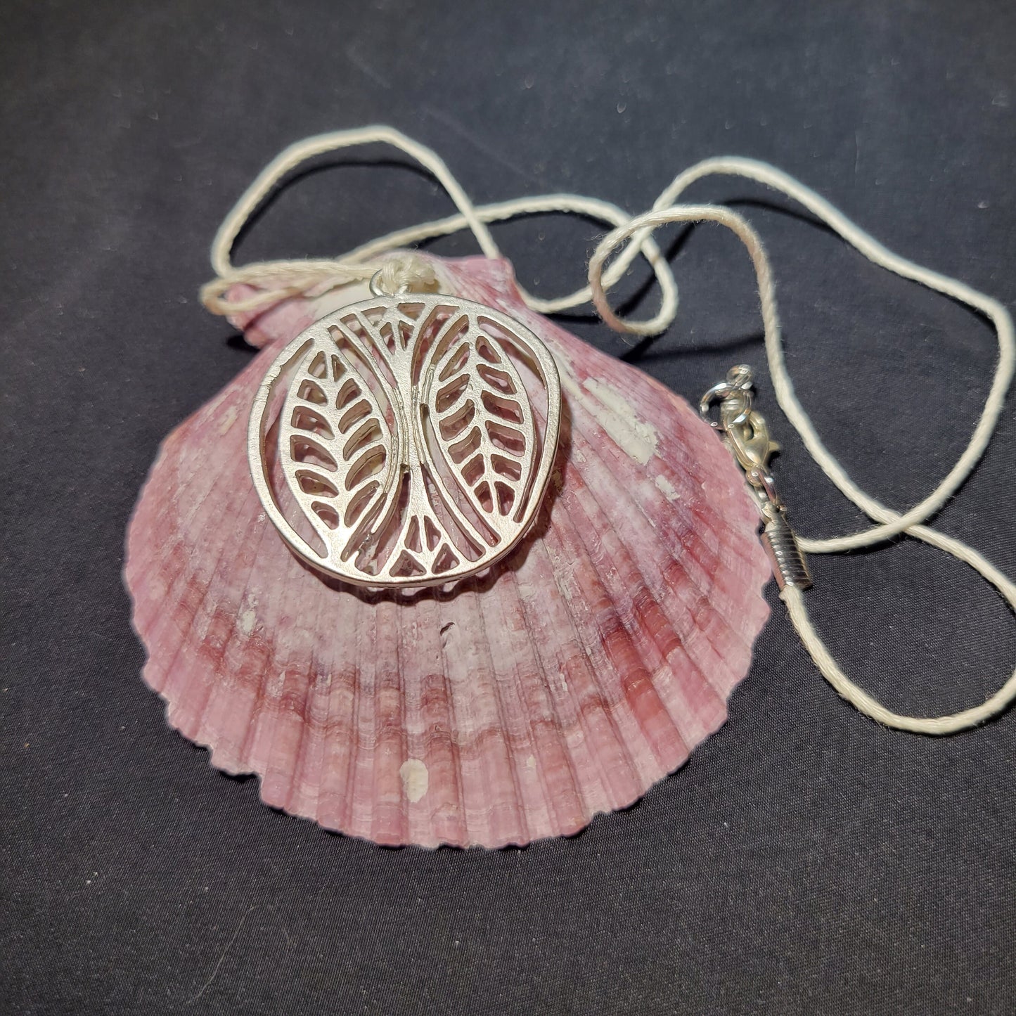 Leaves and arrows pendant necklace