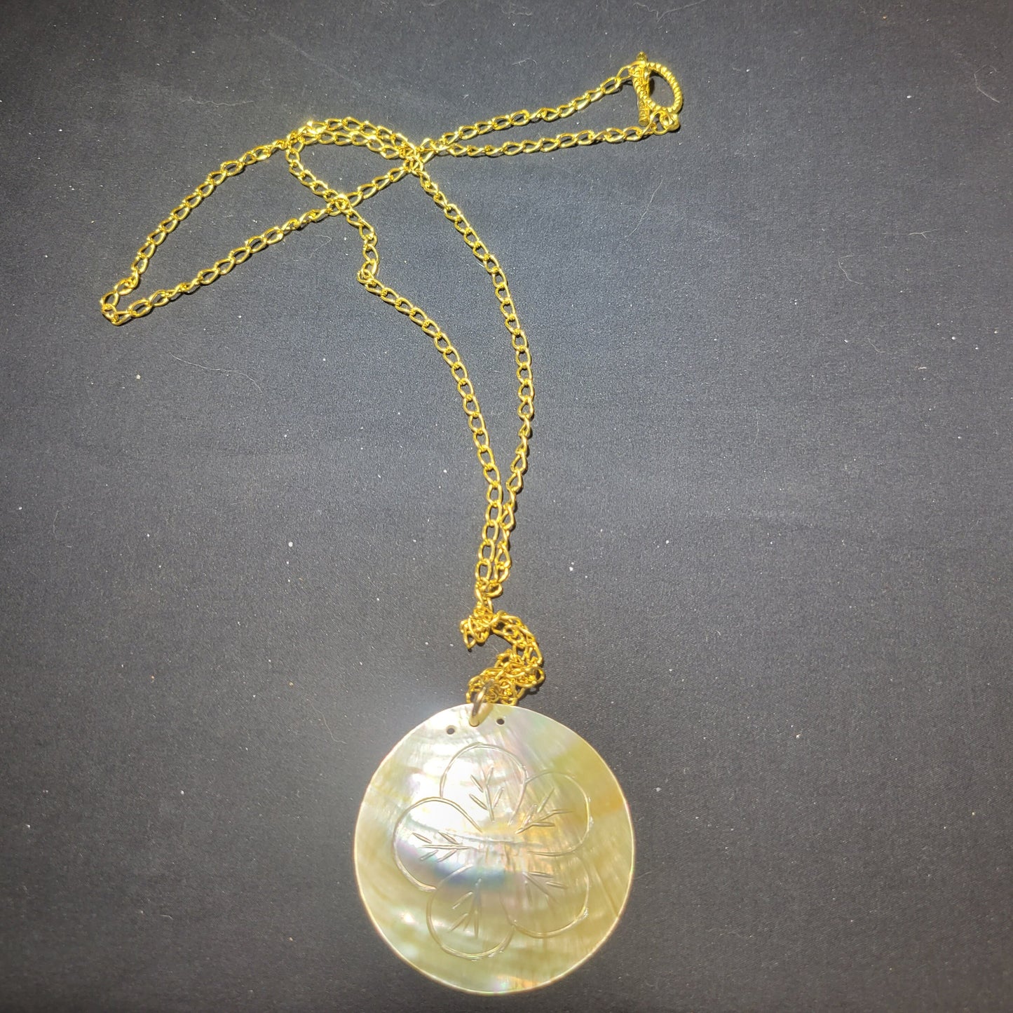 Flower shell necklace