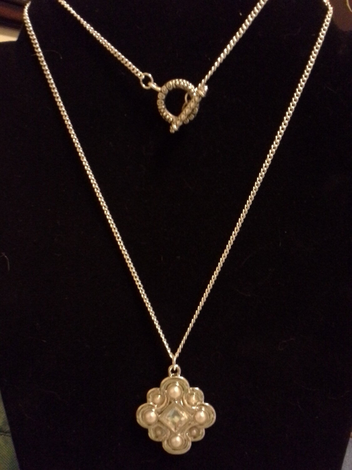 Pearl and glass pendant necklace