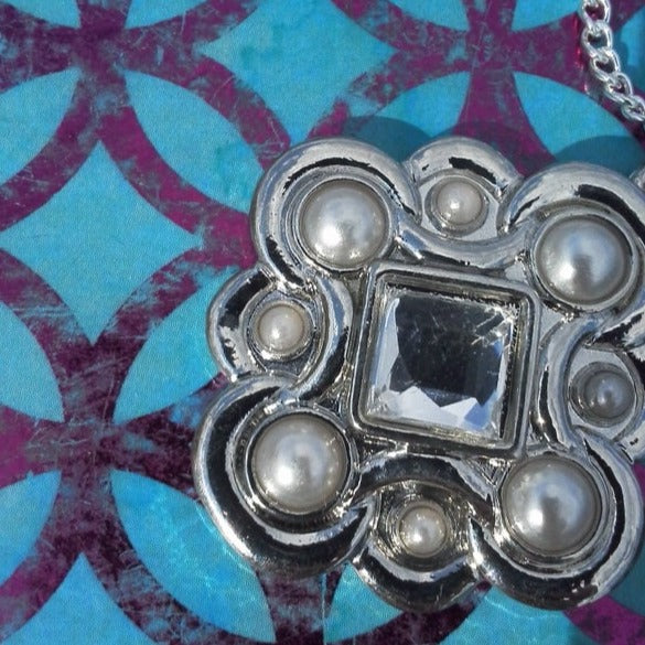 Pearl and glass pendant necklace