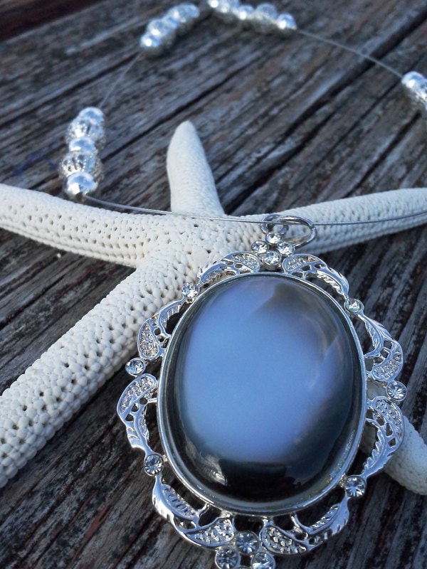 Onyx Shell Pendant Necklace